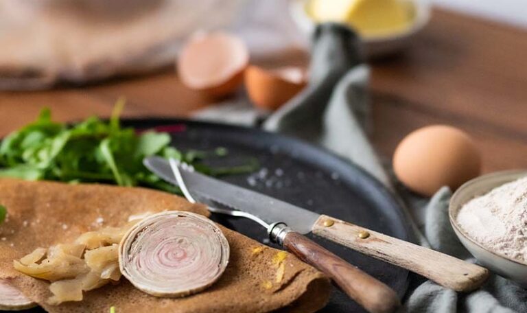 Galette De Sarrasin Andouille Et Confit Doignon Biobleud Cuisinons